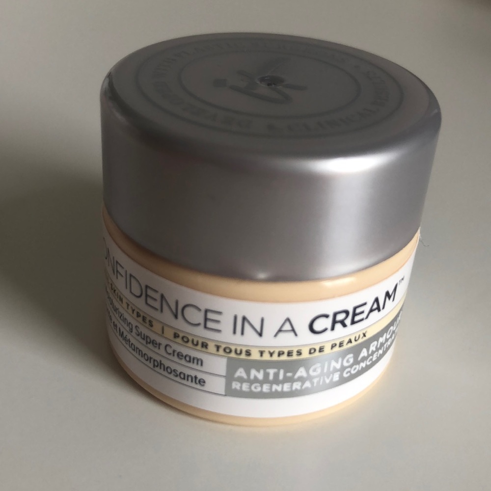 SOLD - 🌺5x$25- It Cosmetics Confidence in a Cream